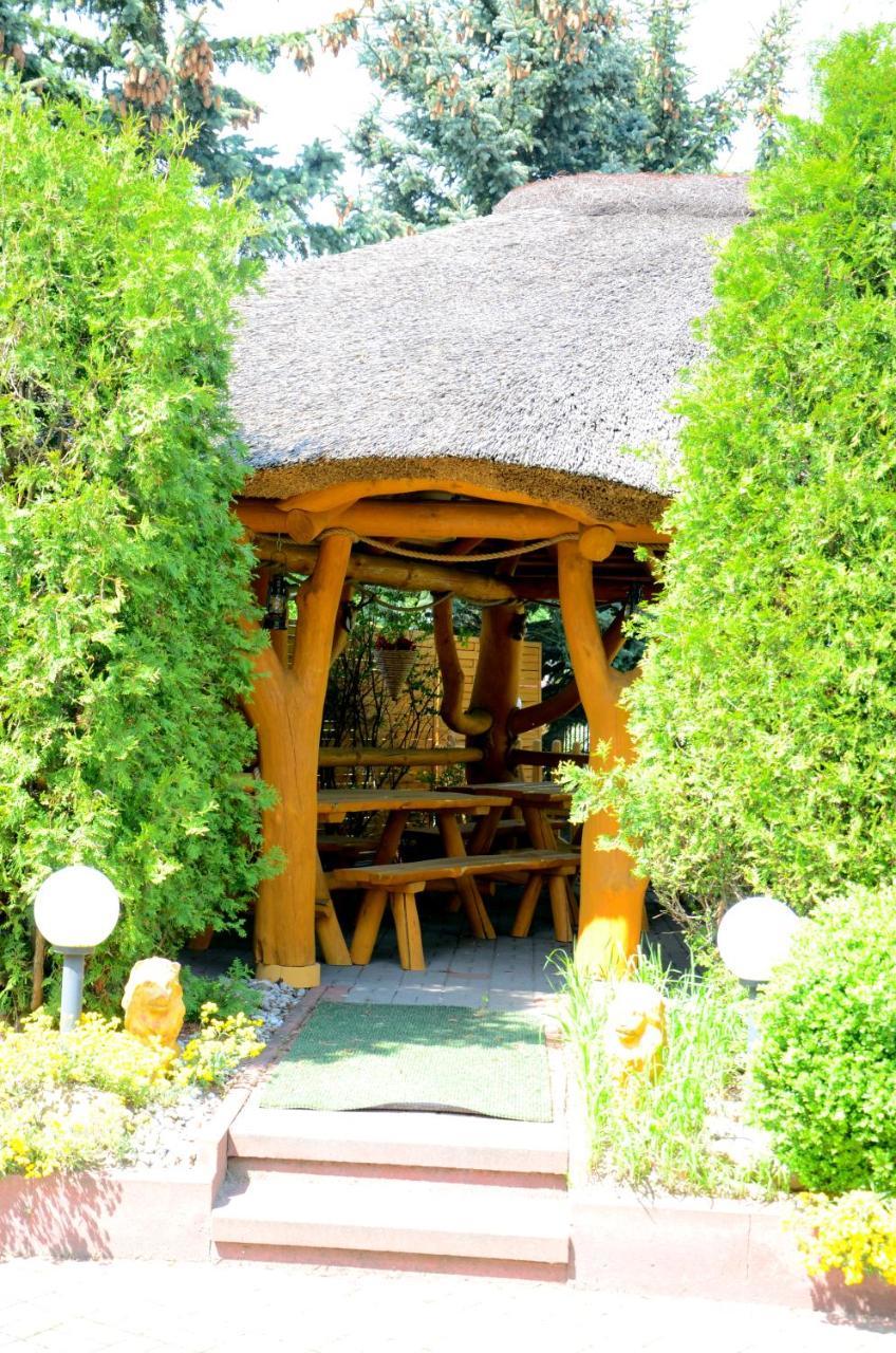 Noclegi I Restauracja Gracja Belchatow Ngoại thất bức ảnh